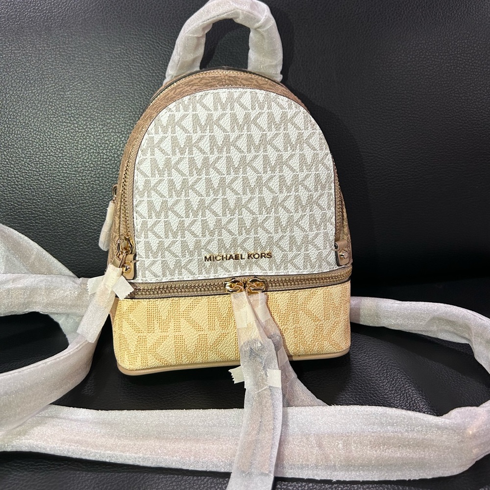 Brand NEW Michael Kors XS Rhea Backpack (RARE)